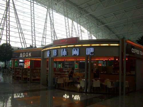 広州白雲国際空港の喫茶店(2006年8月下旬)
