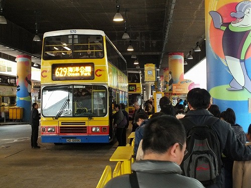 香港海洋公園（オーシャンパーク）行きのバス