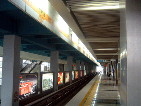１３号線Shaoyaoju駅構内の様子