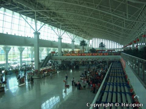 ウルムチ国際空港にて(2006年8月末)