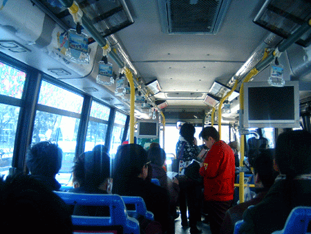 北京市内を走るバス